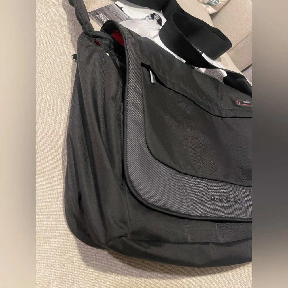 Tumi Nylon Expandable Messenger Laptop Bag In Black/Gray/Red Lining